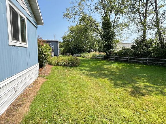 4th image of 1210 SE 48th Pl Unit 4