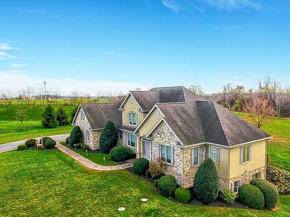 3rd image of 129 Autumn Leaf Ln