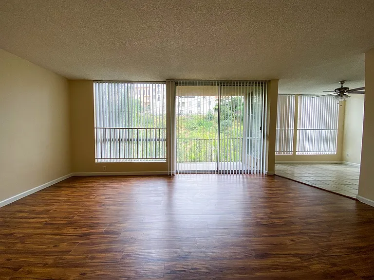 Sleepy Hollow Apartments — Photo 20