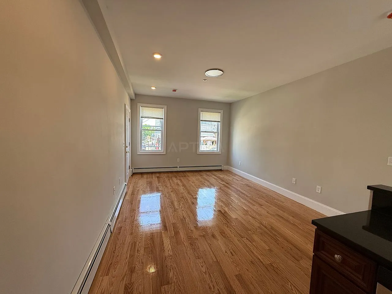6 bed, $1,350 — Photo 3
