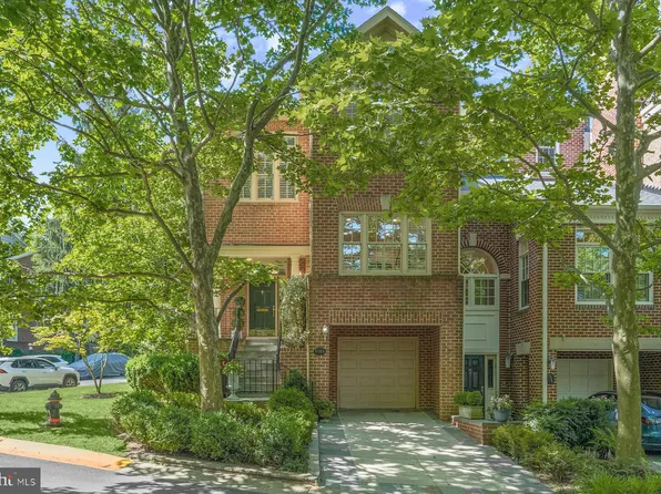 4044 Mansion Dr NW, Washington, DC 20007