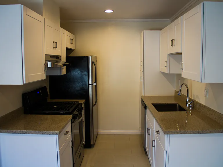 808 2nd St #8 — Photo 3