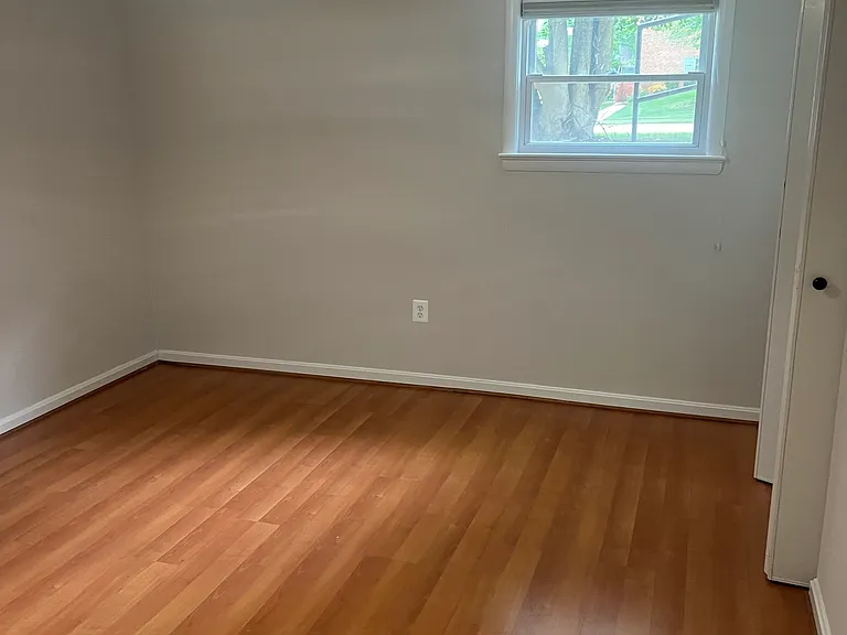 7504 Fairwood Ln — Photo 3