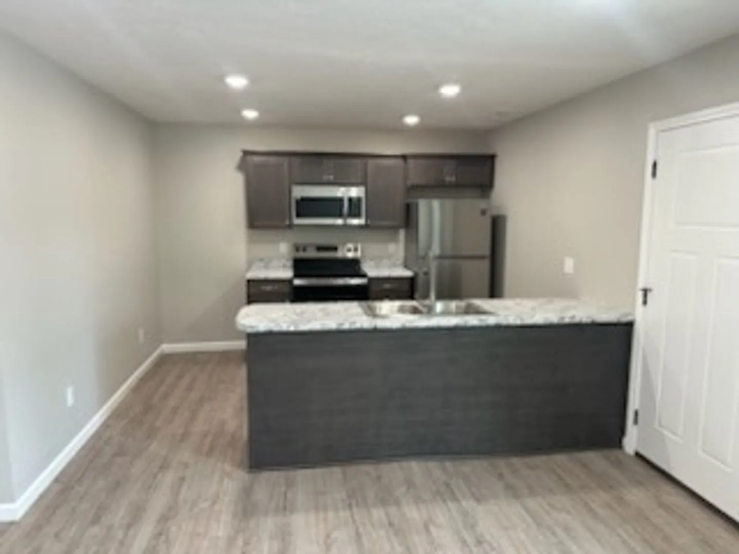 1832 E Roweton Dr — Photo 2