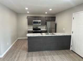 1832 E Roweton Dr, Bolivar, MO 65613
