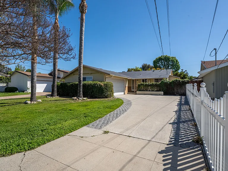 23216 Friar St — Photo 38