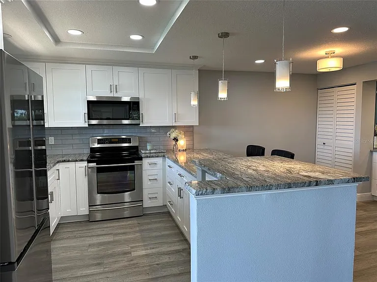 12500 Capri Cir N #401 — Photo 9