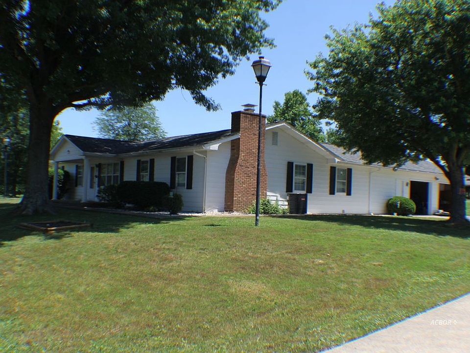 1st image of 90 Fairfield Ln