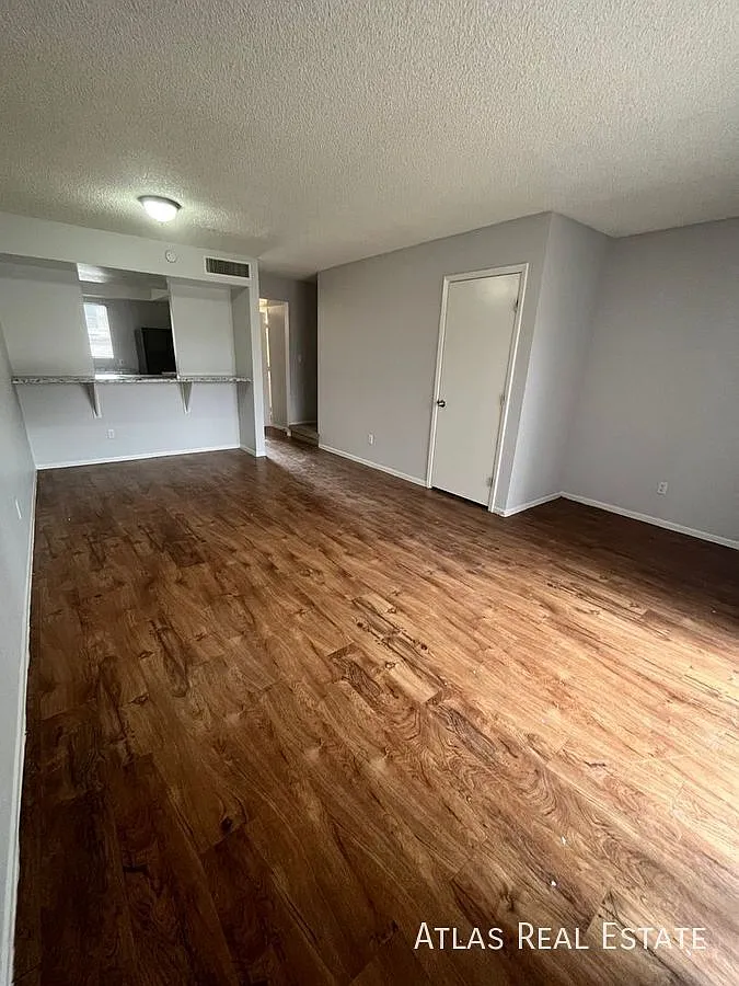 Half Off Your First Month's Rent/ Beautiful 2 Story Condo! — Photo 3