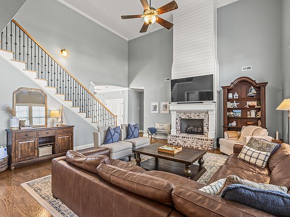 4th image of 7495 Red Poppy Dr