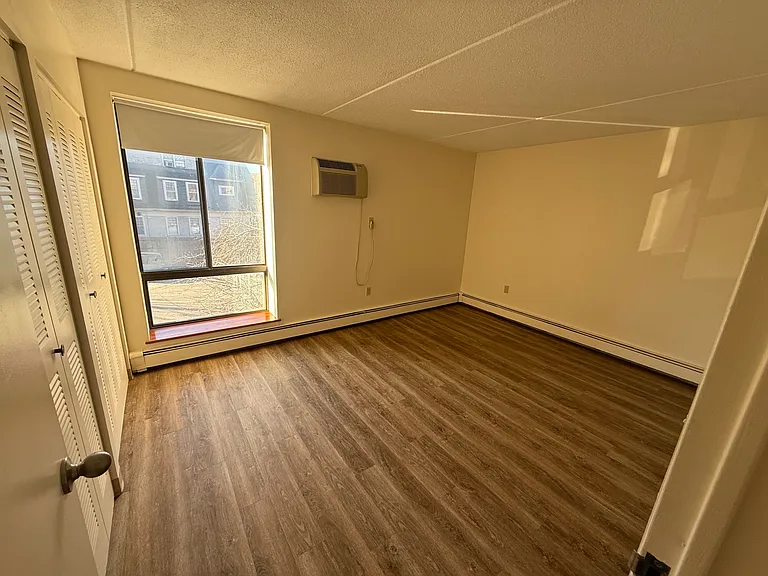 Roxbury Hills Apartments — Photo 6