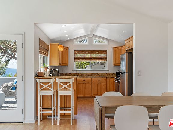 4th image of 99 Paradise Cove Rd