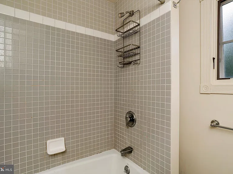 347 Nassau St #B — Photo 13