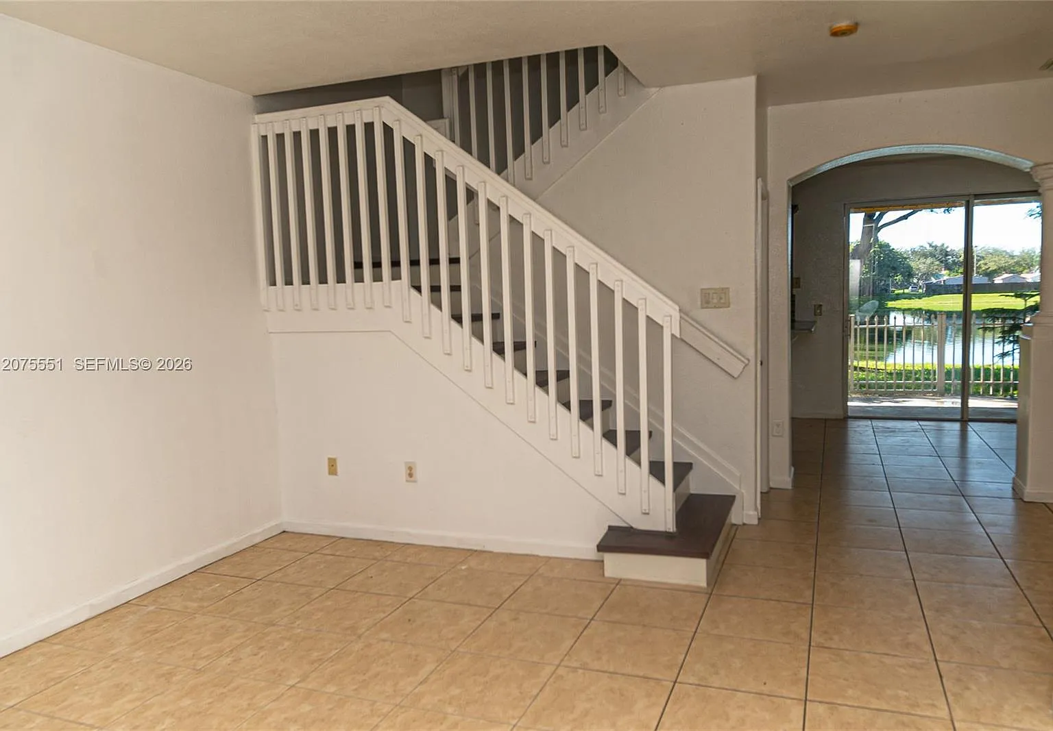 3 bed, 2.5 bath, 1200 sqft, $2,200 — Photo 2