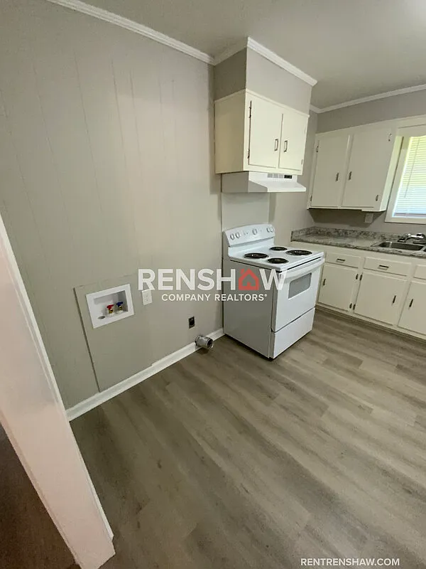 3 bed, 1.0 bath, 1107 sqft, $1,300 — Photo 4