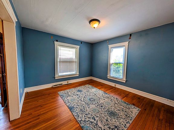 4th image of 101 Lake St