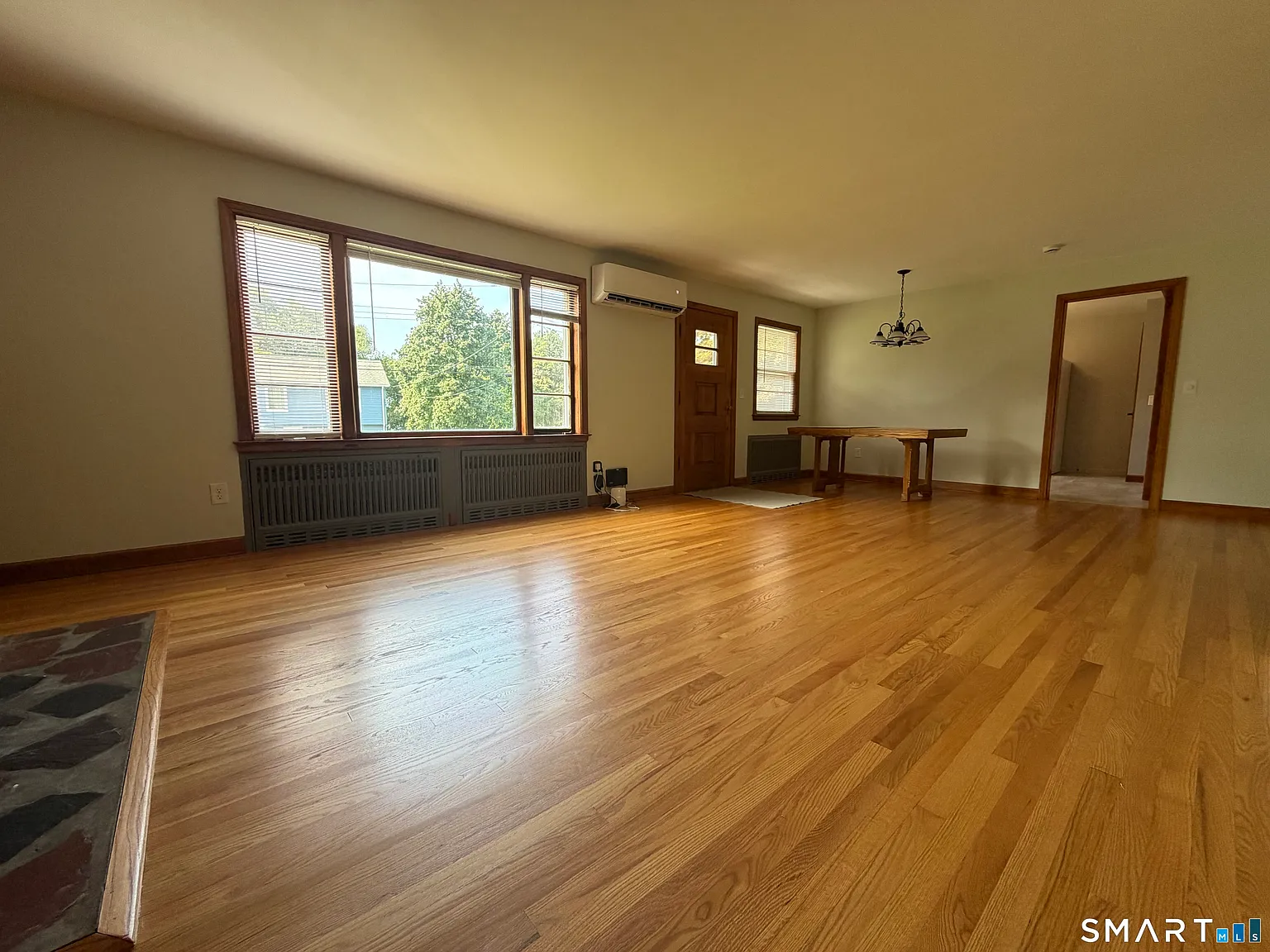 3 bed, 1.5 bath, 1216 sqft, $3,200 — Photo 3