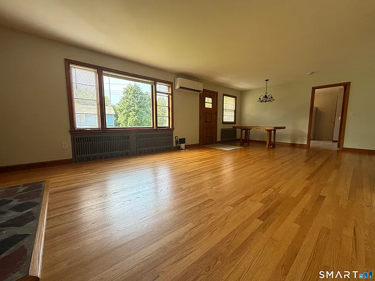 110 Collett St — Photo 3