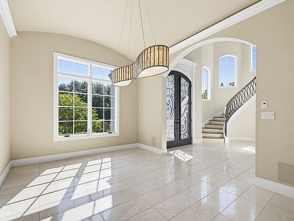 4th image of 7001 Oakmont Ter