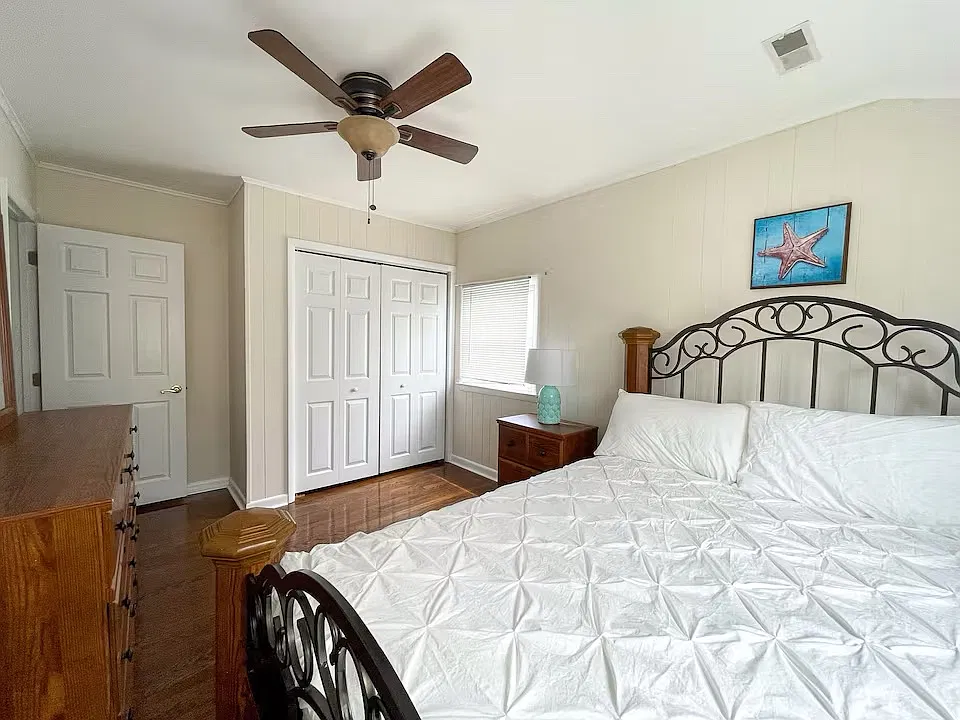 4 bed, 2000 sqft, $3,600 — Photo 2