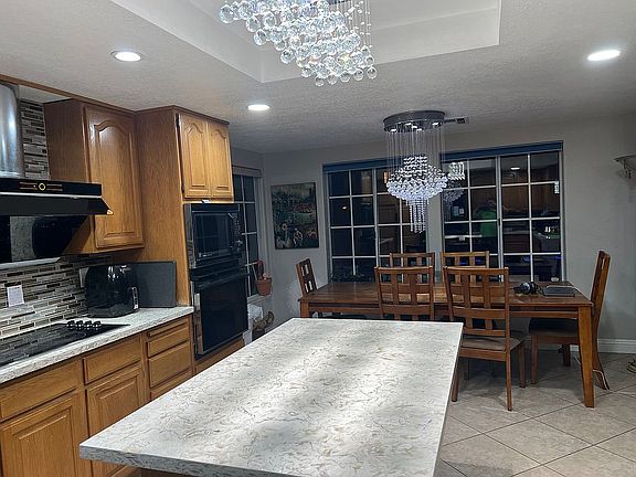 3rd image of 809 Hillgrove Ct