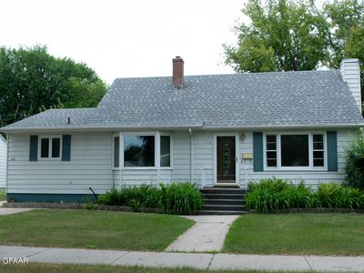 1314 Cherry St, Grand Forks, ND, 58201