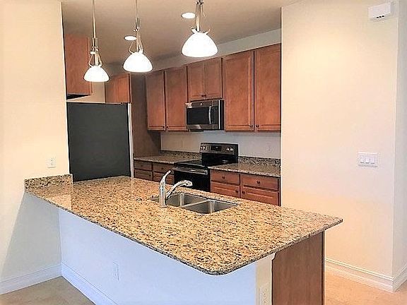 4th image of 7968 Bristol Cir