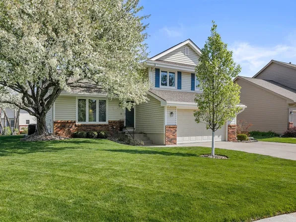 8219 Hickory Dr, Urbandale, IA 50322