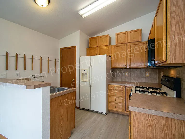 2302 Turquoise St — Photo 2