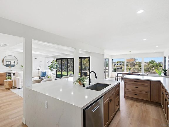 4th image of 2732 Gobat Ave