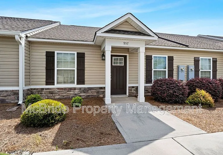 957 Madrid Ct — Photo 2