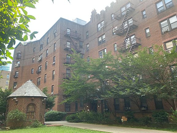 2nd image of 42 Twenty Kissena Blvd #E9