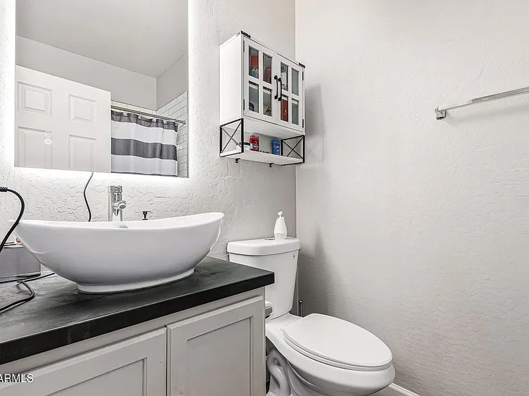 4337 E Vaughn Ave — Photo 25