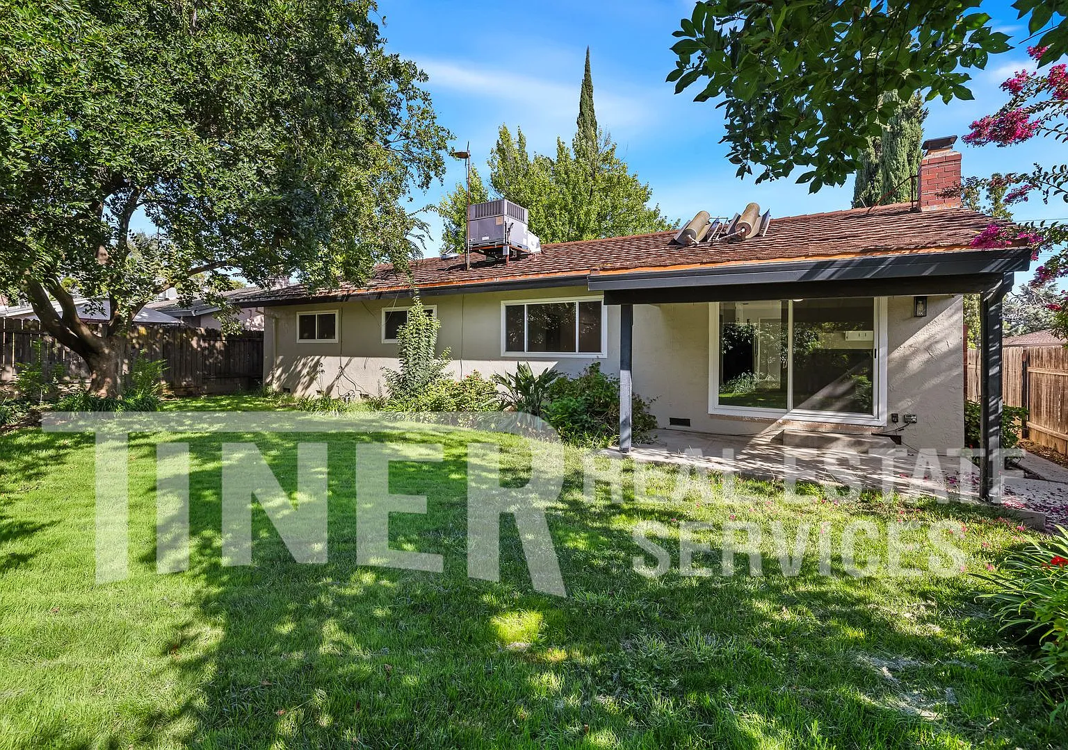 6406 Winding Way - Tier 2 - Spacious Carmichael Home with Lush Backyard — Photo 4