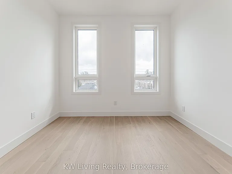 712 Eglinton Ave E — Photo 18