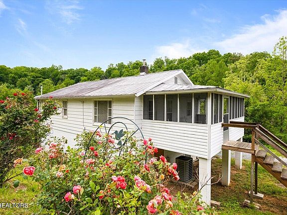 2nd image of 743 Lovely Bluff Rd