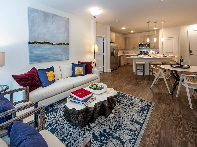 Lakeside Row Apartments — Photo 11
