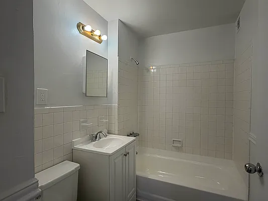 Bathroom, photo 1