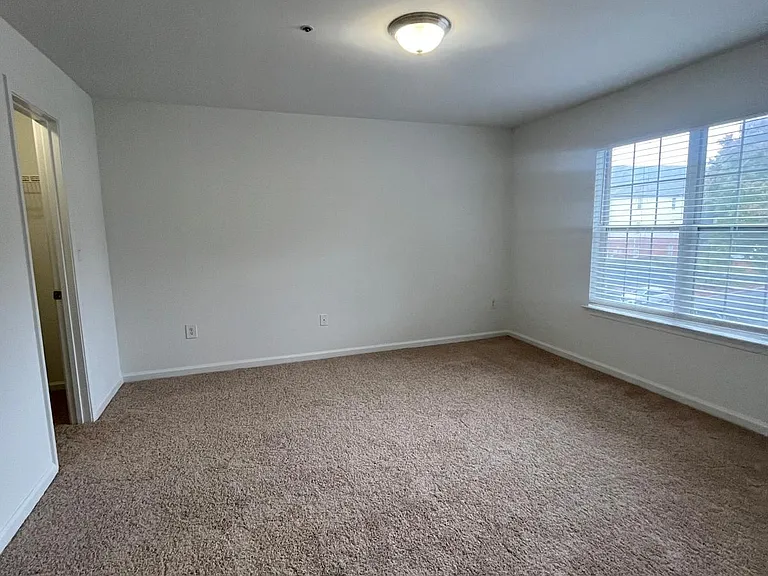 Wesley St. Claire Apartments at Lawrenceville — Photo 178