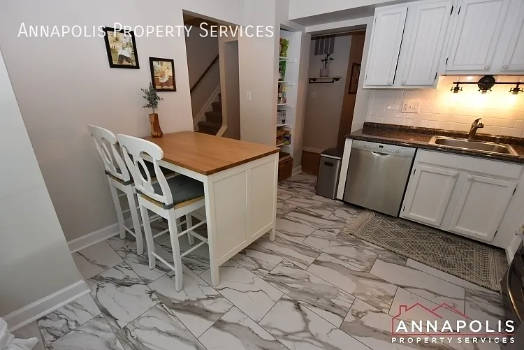 518 Bay Dale Ct — Photo 4