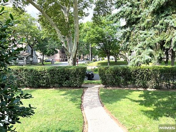 3rd image of 175 Euclid Ave