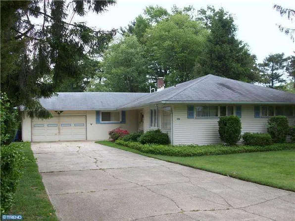 436 Highland Dr, Moorestown, NJ 08057