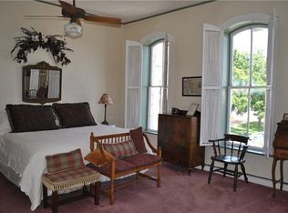 137 E Pearl St, Granbury, TX 76048