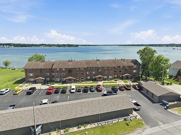 4th image of 8125 Lake Shore Dr APT 3