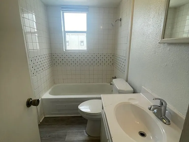 101 S Commonsway Dr #D — Photo 10