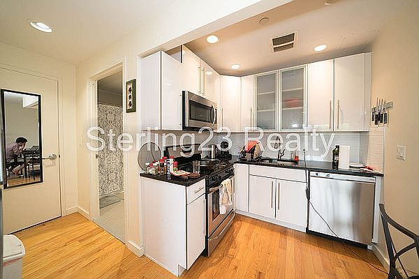1st image of 23-15 Astoria Blvd #6Y