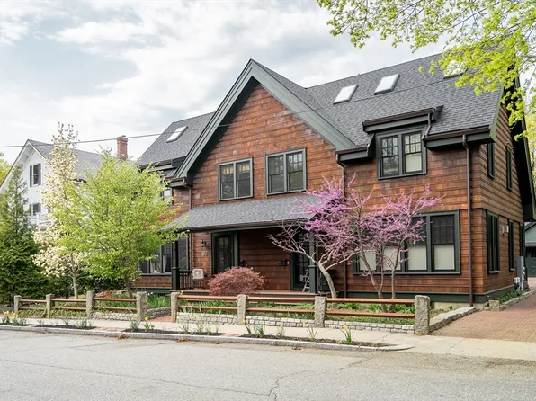 30 Center St #30, Watertown, MA 02472