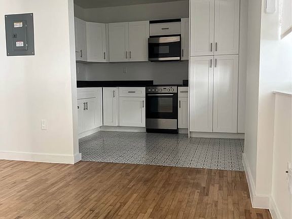 3rd image of 135 Zamora Ave #5