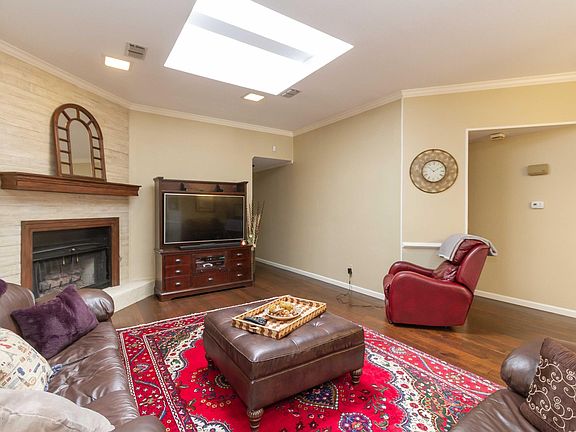 5th image of 4015 Seville Dr