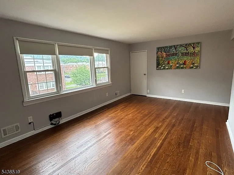 17 Dartmouth Ave #2B — Photo 3